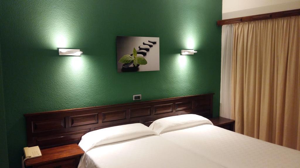 Hotel Tejuma ปูแอร์โตเดลาครูซ ภายนอก รูปภาพ